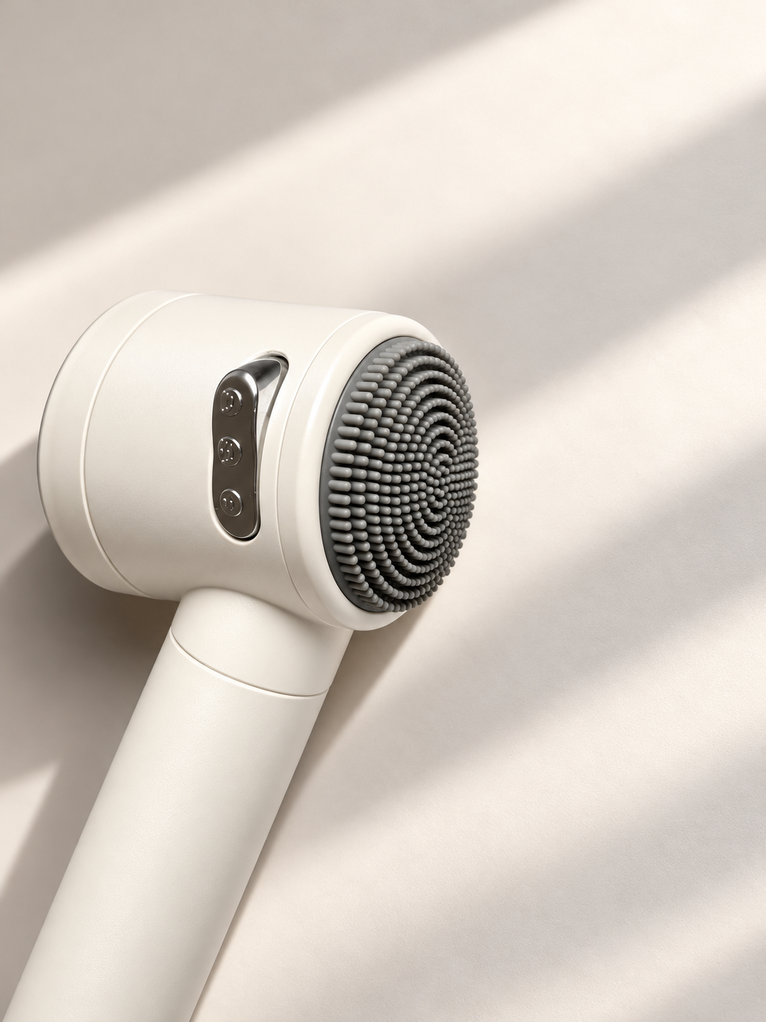 CLEAU Filtered Shower Head Activated Carbon Filter with Collagen + Hyaluronic Acid – White