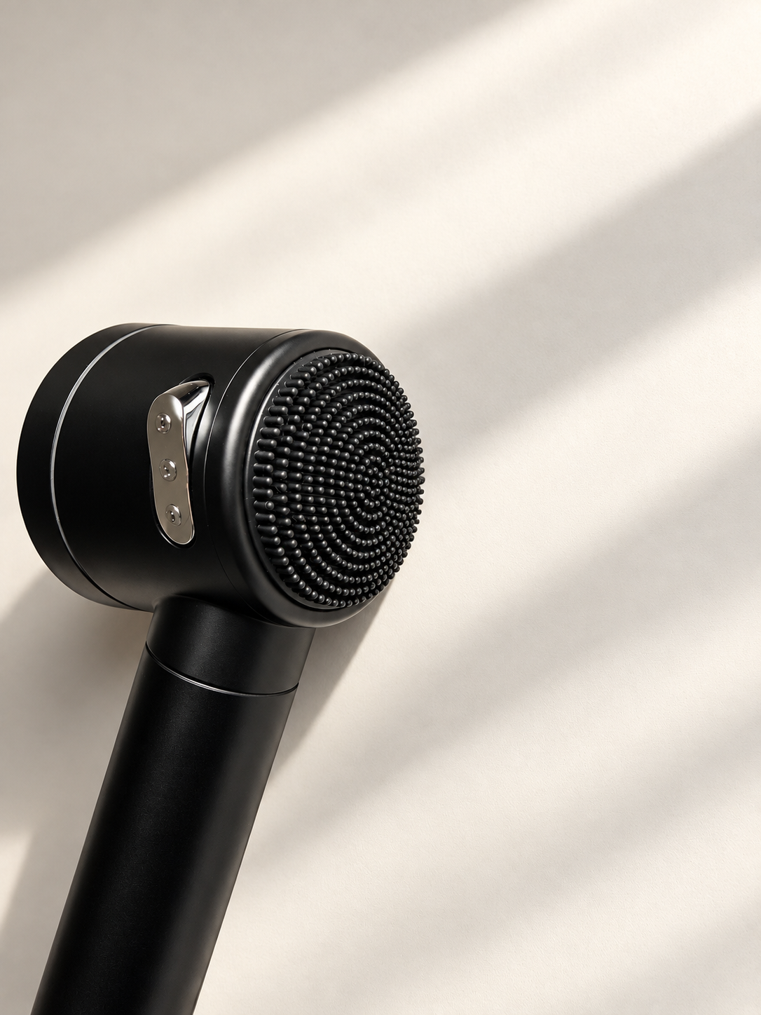 CLEAU Filtered Shower Head Activated Carbon Filter with Collagen + Hyaluronic Acid – Black